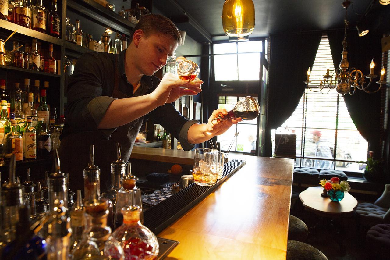 Rosalia'S Menagerie Cocktail Bar & Innupstairs Amsterdam Eksteriør bilde